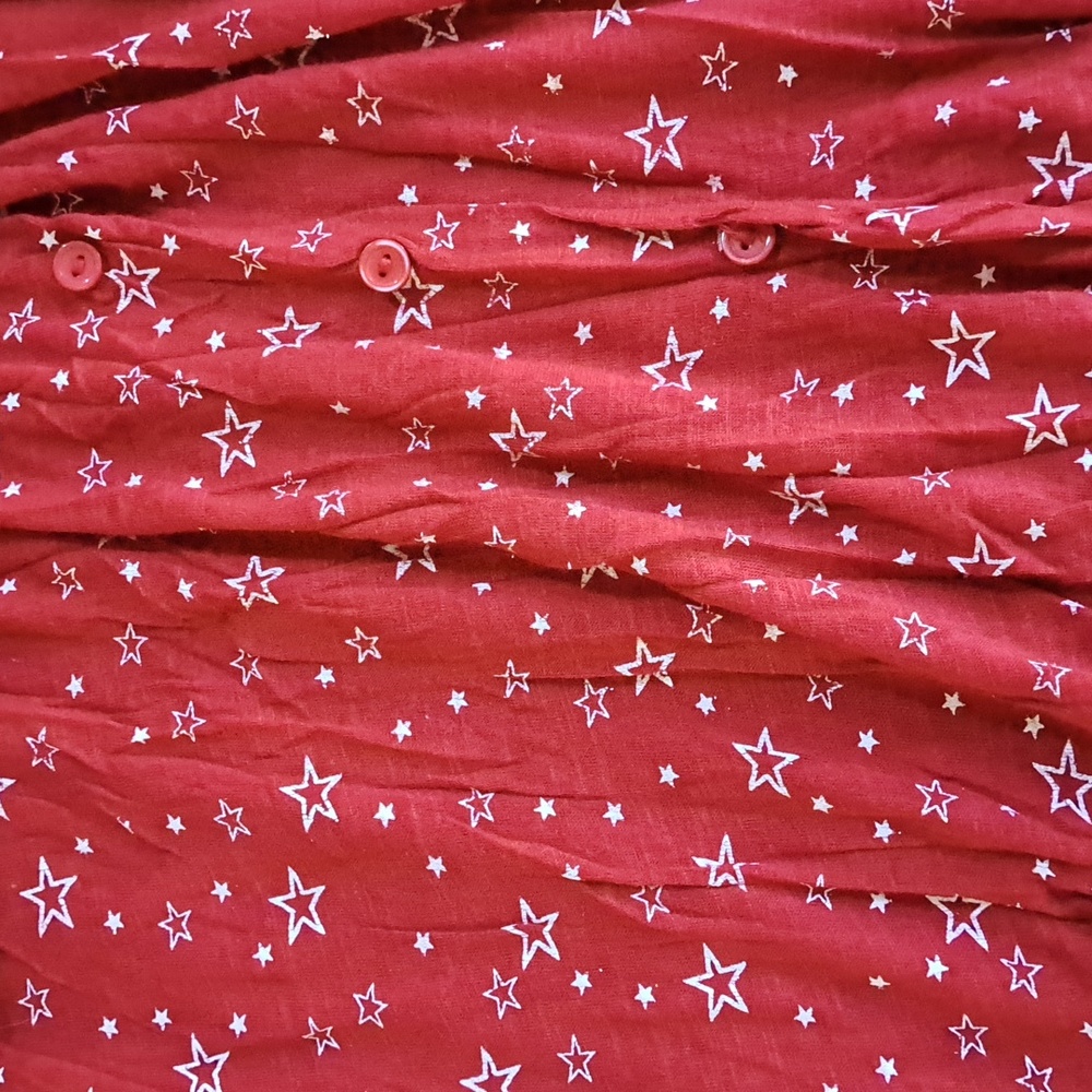 Red Star Print Top and Blue Jean Capri Set - Picture 6 of 10